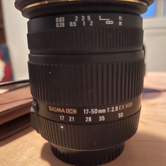 Lens - Picture 2 of 3